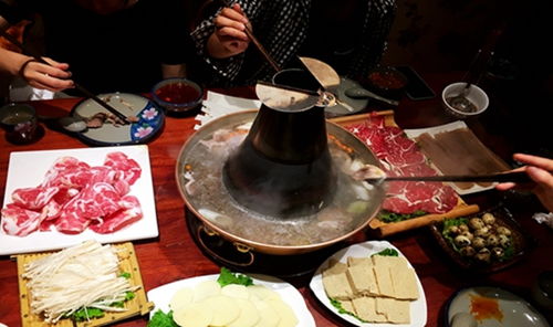 強(qiáng)化餐飲食品安全專項(xiàng)檢查，筑牢質(zhì)量安全防線——提升行業(yè)整體保障水平